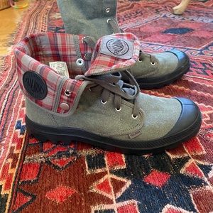 NWT Palladium “Baggy” boot sneakers
